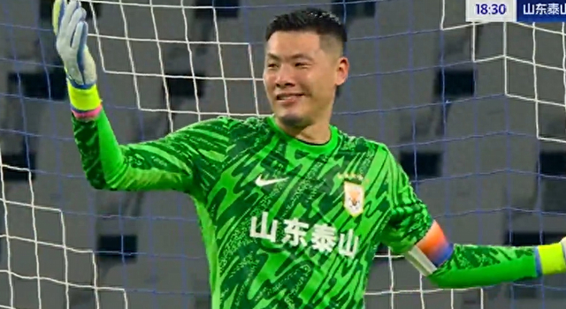 王大雷尴尬一战！被对手角球破门，送点+扑点脱手，仰面长叹